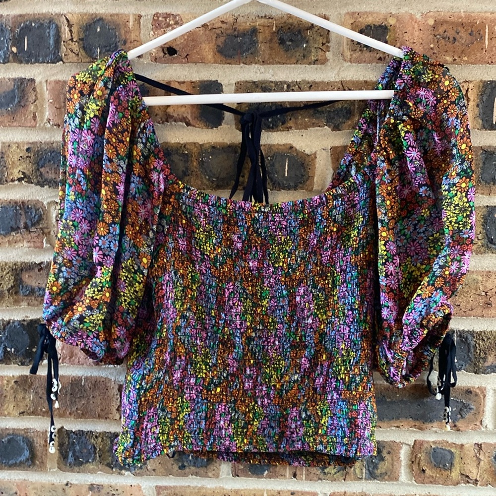 Free People puffed short sleeved rouched top, beaded tie behind neck, W’s XS